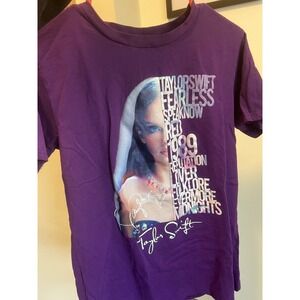 Women's medium Taylor Swift t shirt swiftie purple tour‎